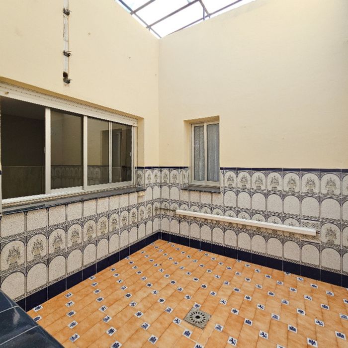 GRAN CASA EN PLANTA BAJA JUNTO AL CENTRO COMERCIAL WAY!