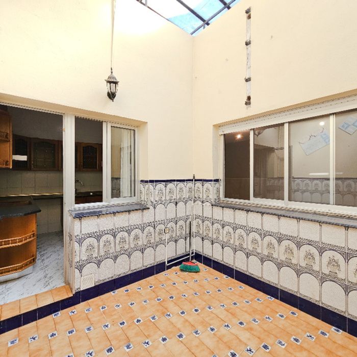 GRAN CASA EN PLANTA BAJA JUNTO AL CENTRO COMERCIAL WAY!