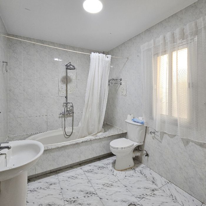 GRAN CASA EN PLANTA BAJA JUNTO AL CENTRO COMERCIAL WAY!