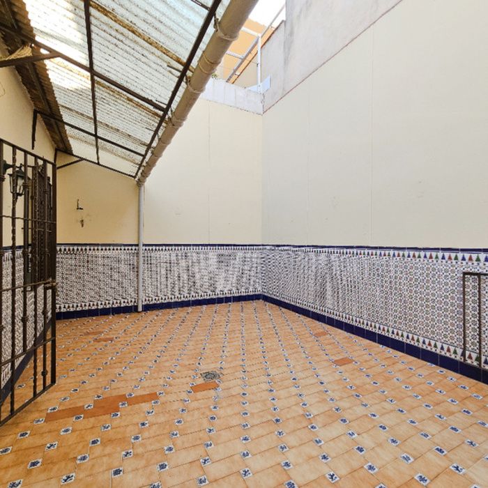 GRAN CASA EN PLANTA BAJA JUNTO AL CENTRO COMERCIAL WAY!