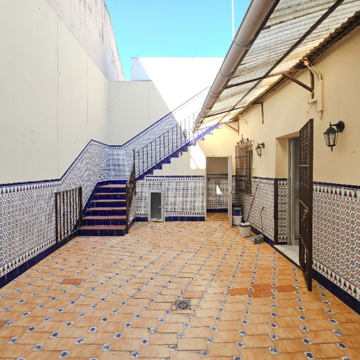 GRAN CASA EN PLANTA BAJA JUNTO AL CENTRO COMERCIAL WAY!