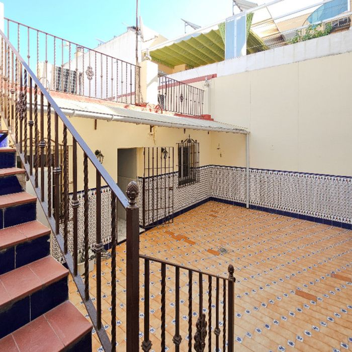 GRAN CASA EN PLANTA BAJA JUNTO AL CENTRO COMERCIAL WAY!
