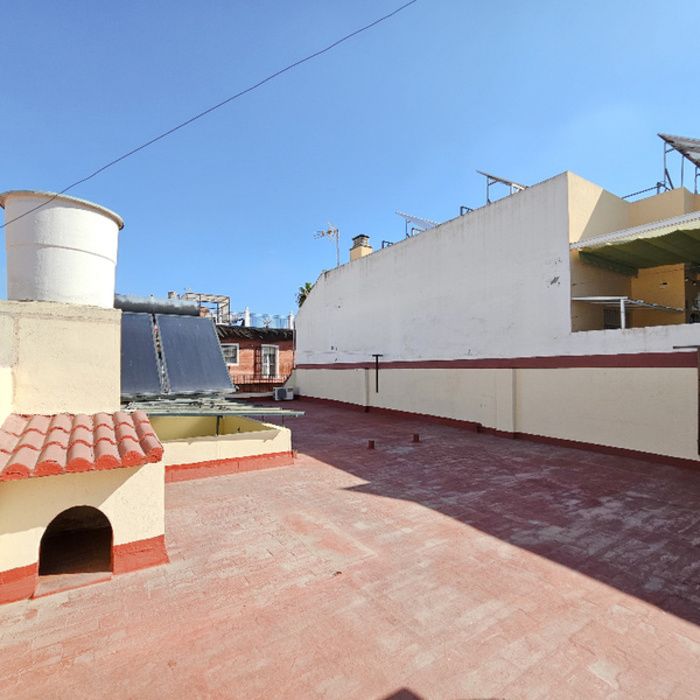 GRAN CASA EN PLANTA BAJA JUNTO AL CENTRO COMERCIAL WAY!