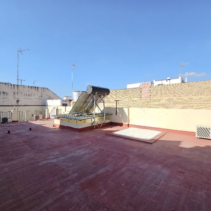 GRAN CASA EN PLANTA BAJA JUNTO AL CENTRO COMERCIAL WAY!