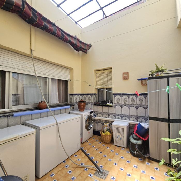 GRAN CASA EN PLANTA BAJA JUNTO AL CENTRO COMERCIAL WAY!