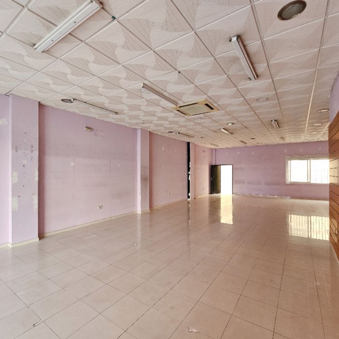 LOCAL COMERCIAL EN CALLE SILOS