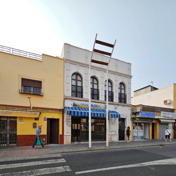 LOCAL COMERCIAL EN CALLE SILOS