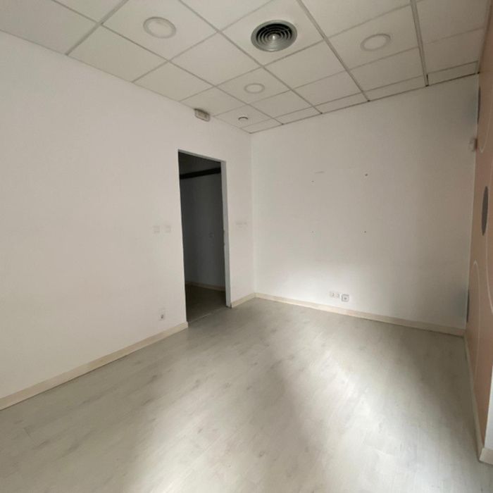 LOCAL COMERCIAL EN DOS HERMANAS