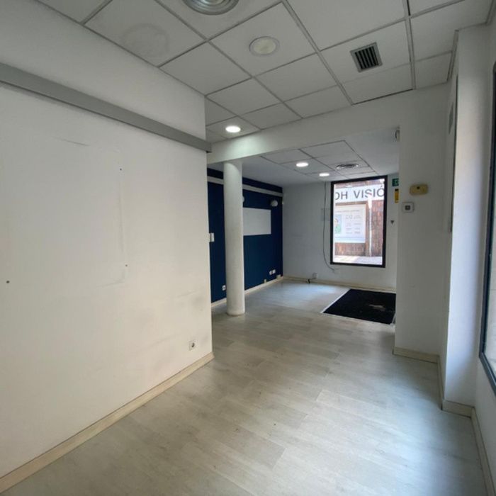 LOCAL COMERCIAL EN DOS HERMANAS