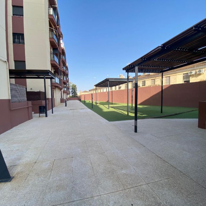 PISO CON GARAJE- ASCENSOR Y PISCINA