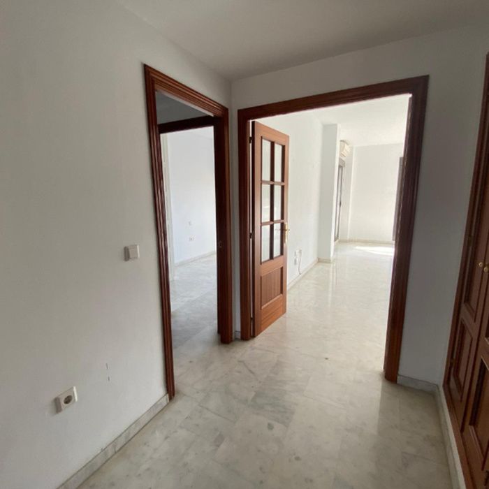PISO CON GARAJE- ASCENSOR Y PISCINA