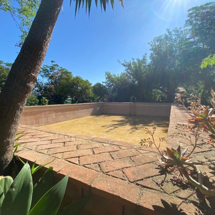 ¡Oportunidad Exclusiva! Finca rústica de Recreo con Chalet y Piscina a 10 km de Sevilla
