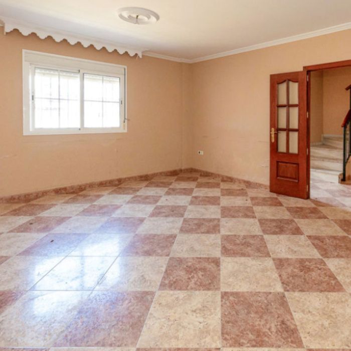 CASA DE 3 DORMITORIOS EN DOS HERMANAS