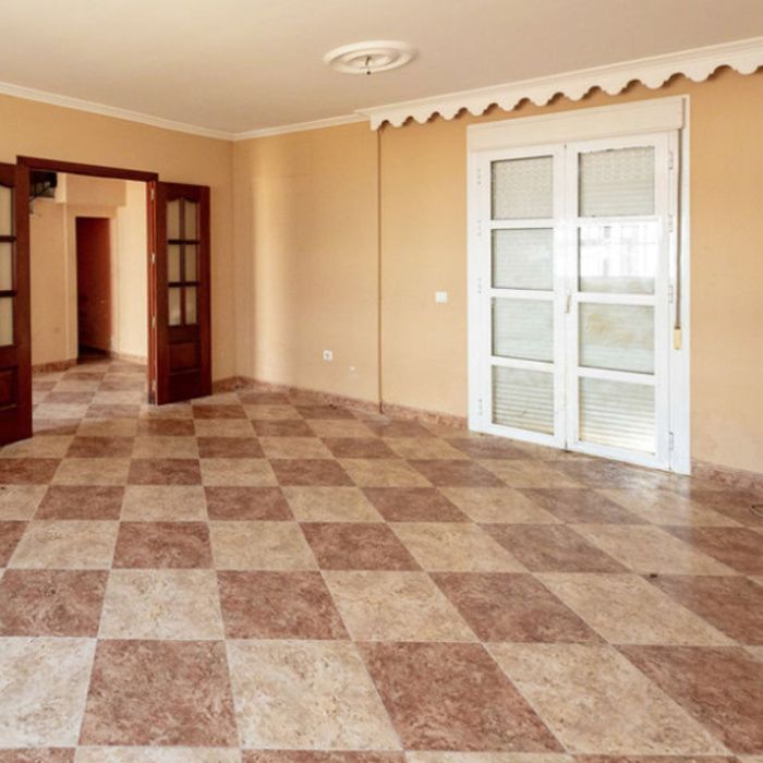 CASA DE 3 DORMITORIOS EN DOS HERMANAS