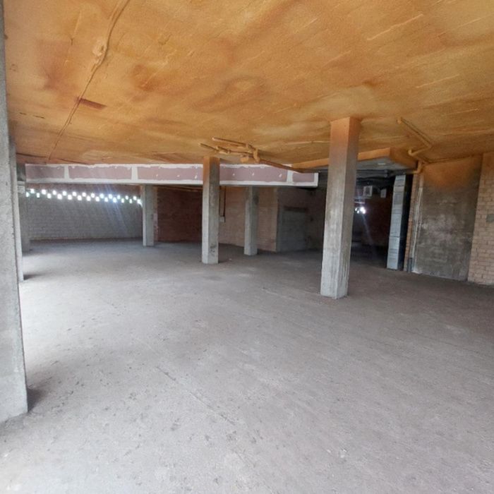 LOCAL ESPECTACULAR DE 1400 METROS