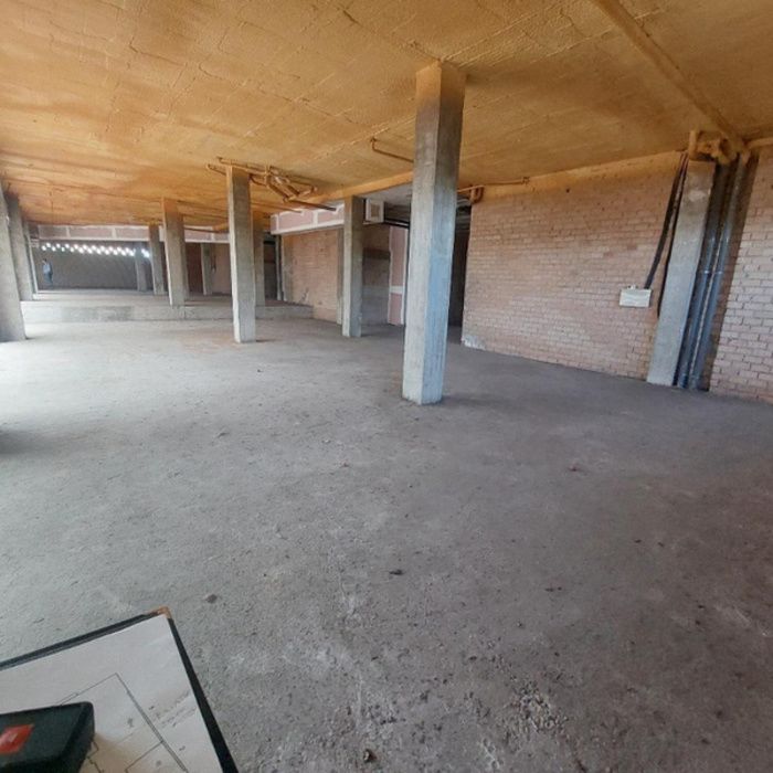 LOCAL ESPECTACULAR DE 1400 METROS