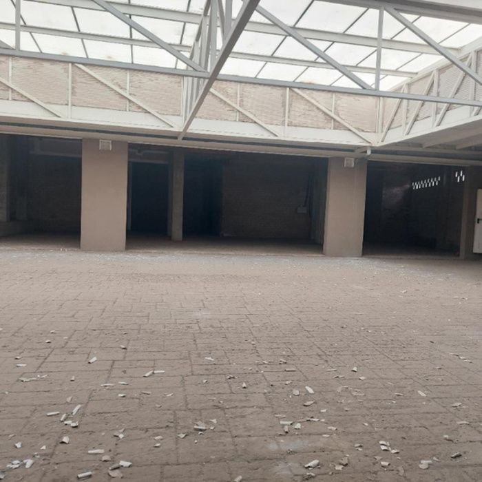 LOCAL ESPECTACULAR DE 1400 METROS