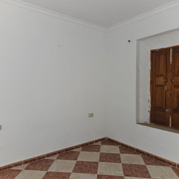 PISO EN PLANTA BAJA PARA REFORMAR EN TOCINA