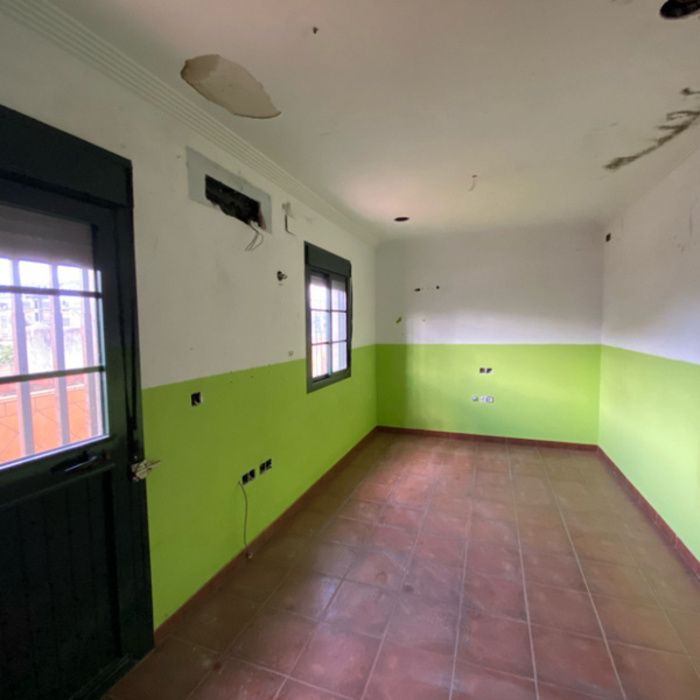 PRECIOSA CASA EN DOS HERMANAS 