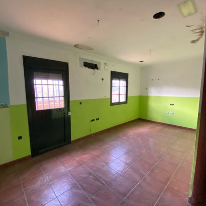 PRECIOSA CASA EN DOS HERMANAS 