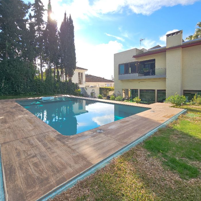 EXCLUSIVO CHALET INDEPENDIENTE EN MONTEQUINTO LISTO PARA DISFRUTAR