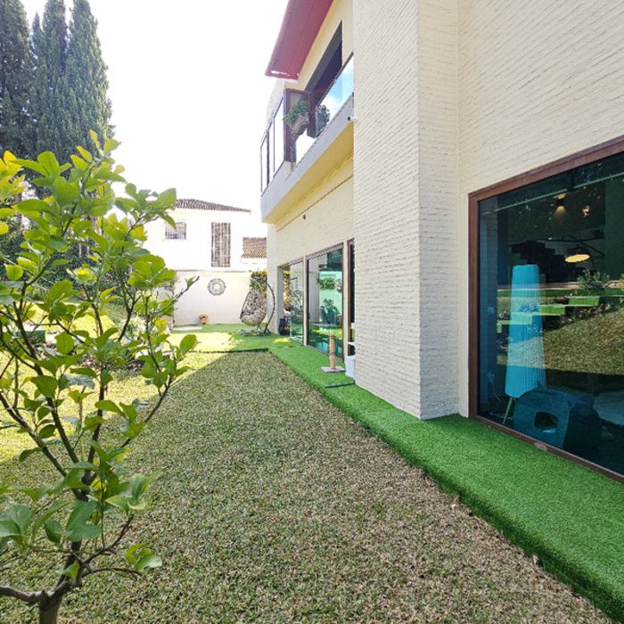 EXCLUSIVO CHALET INDEPENDIENTE EN MONTEQUINTO LISTO PARA DISFRUTAR