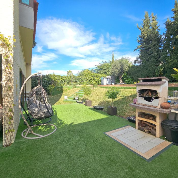 EXCLUSIVO CHALET INDEPENDIENTE EN MONTEQUINTO LISTO PARA DISFRUTAR