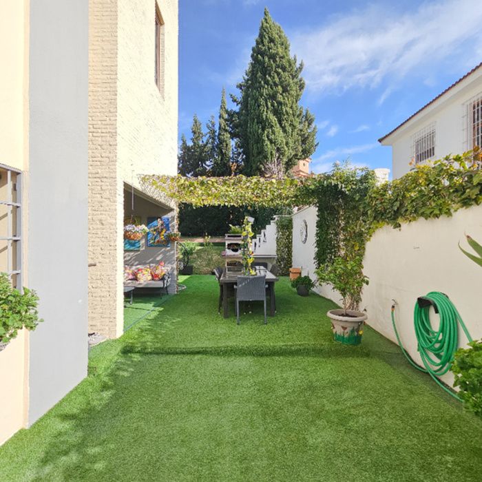 EXCLUSIVO CHALET INDEPENDIENTE EN MONTEQUINTO LISTO PARA DISFRUTAR