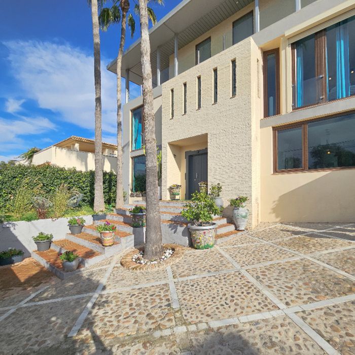 EXCLUSIVO CHALET INDEPENDIENTE EN MONTEQUINTO LISTO PARA DISFRUTAR