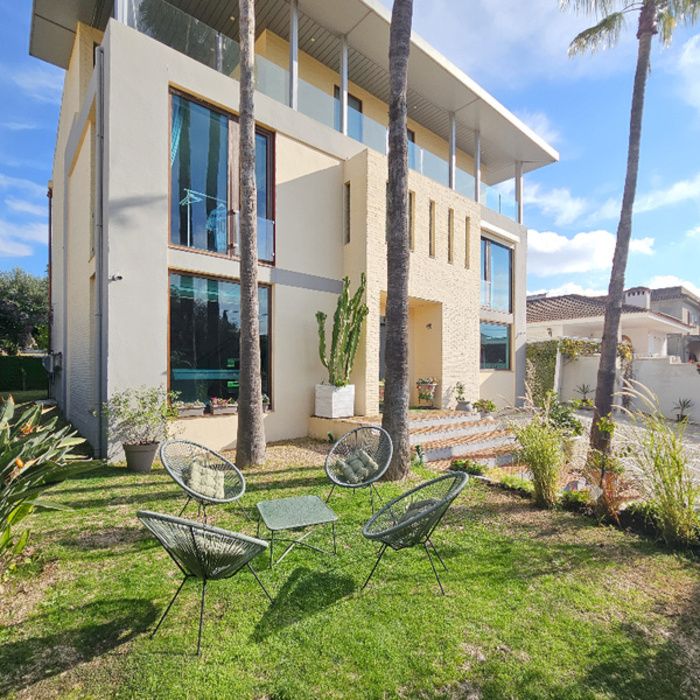 EXCLUSIVO CHALET INDEPENDIENTE EN MONTEQUINTO LISTO PARA DISFRUTAR