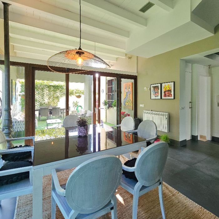 EXCLUSIVO CHALET INDEPENDIENTE EN MONTEQUINTO LISTO PARA DISFRUTAR