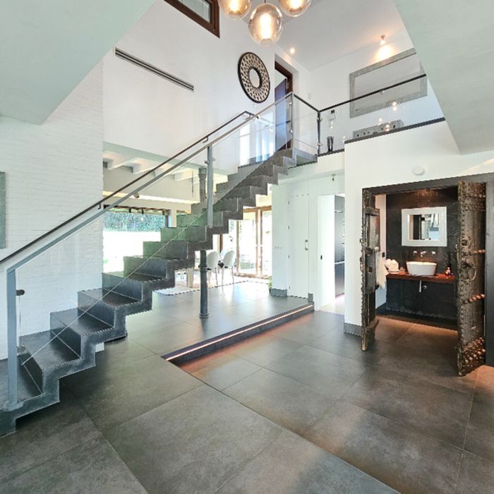 EXCLUSIVO CHALET INDEPENDIENTE EN MONTEQUINTO LISTO PARA DISFRUTAR