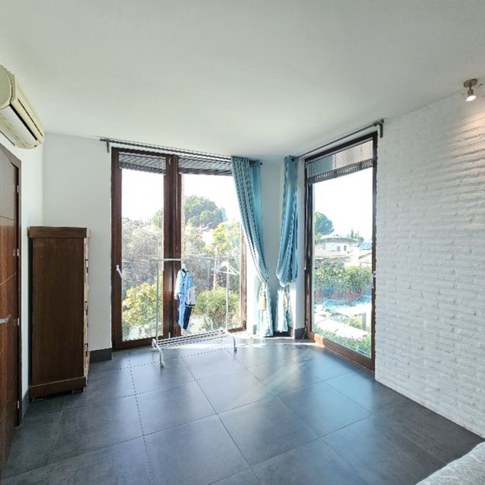 EXCLUSIVO CHALET INDEPENDIENTE EN MONTEQUINTO LISTO PARA DISFRUTAR