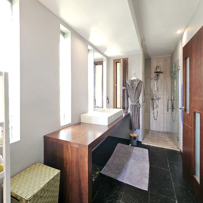 EXCLUSIVO CHALET INDEPENDIENTE EN MONTEQUINTO LISTO PARA DISFRUTAR