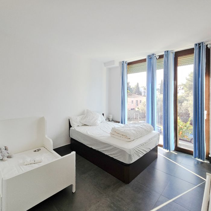 EXCLUSIVO CHALET INDEPENDIENTE EN MONTEQUINTO LISTO PARA DISFRUTAR