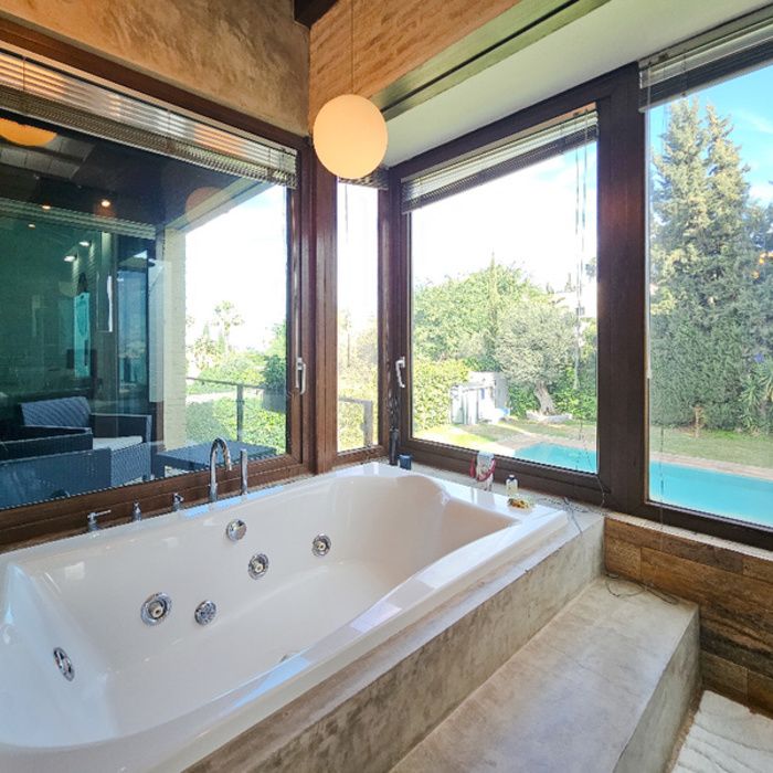 EXCLUSIVO CHALET INDEPENDIENTE EN MONTEQUINTO LISTO PARA DISFRUTAR