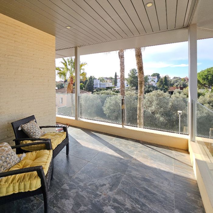 EXCLUSIVO CHALET INDEPENDIENTE EN MONTEQUINTO LISTO PARA DISFRUTAR