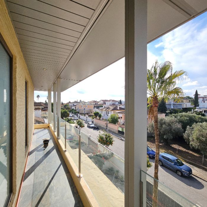 EXCLUSIVO CHALET INDEPENDIENTE EN MONTEQUINTO LISTO PARA DISFRUTAR