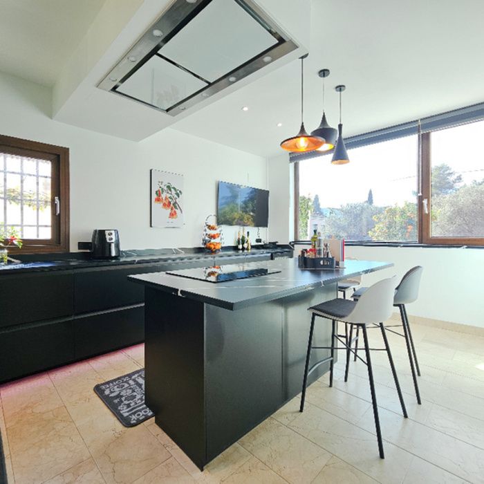 EXCLUSIVO CHALET INDEPENDIENTE EN MONTEQUINTO LISTO PARA DISFRUTAR