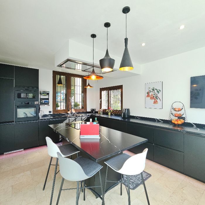 EXCLUSIVO CHALET INDEPENDIENTE EN MONTEQUINTO LISTO PARA DISFRUTAR