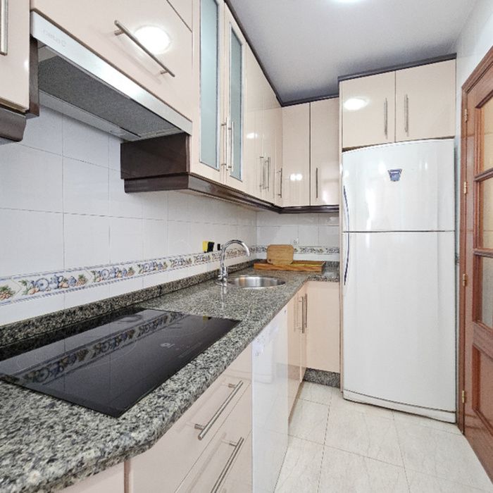 PISO ZONA CENTRO CON GARAJE Y ASCENSOR