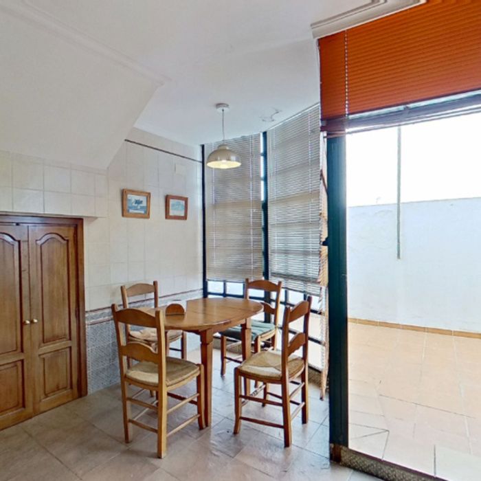 PRECIOSA CASA DE DOS PLANTA CON SÓTANO