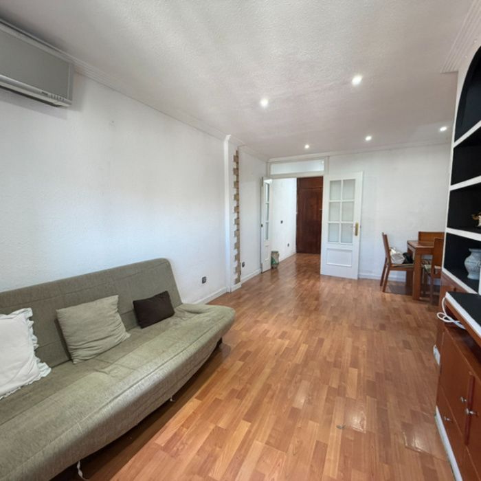 Piso Amplio con Club Social y Piscina