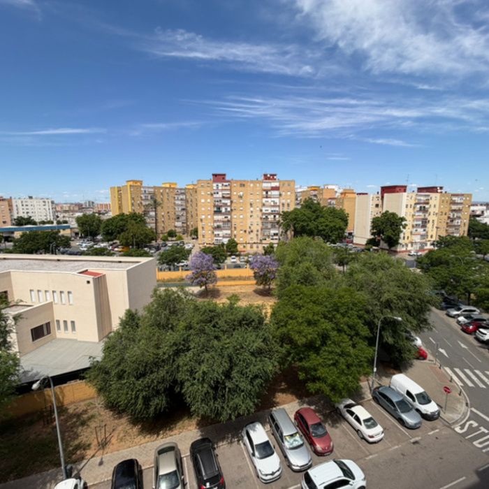 Piso Amplio con Club Social y Piscina