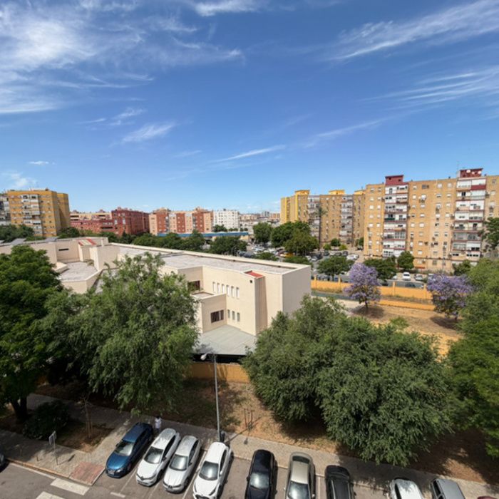 Piso Amplio con Club Social y Piscina