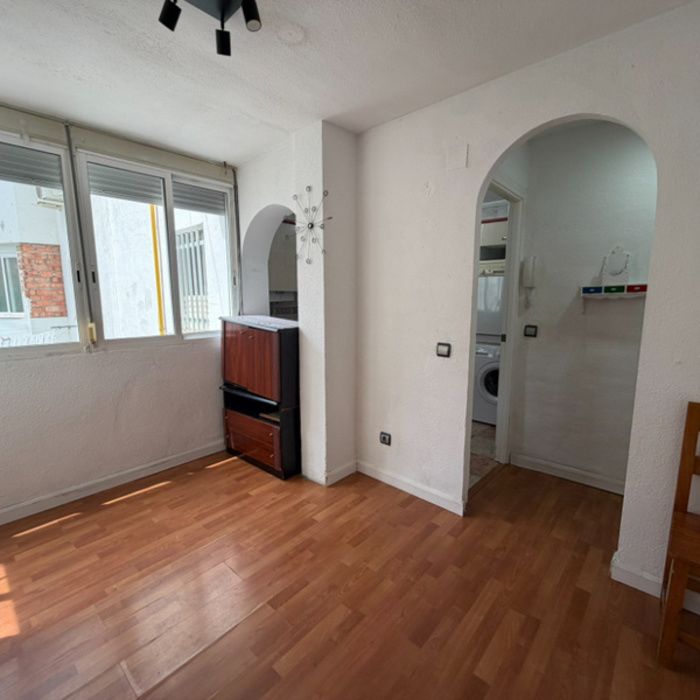 Piso Amplio con Club Social y Piscina