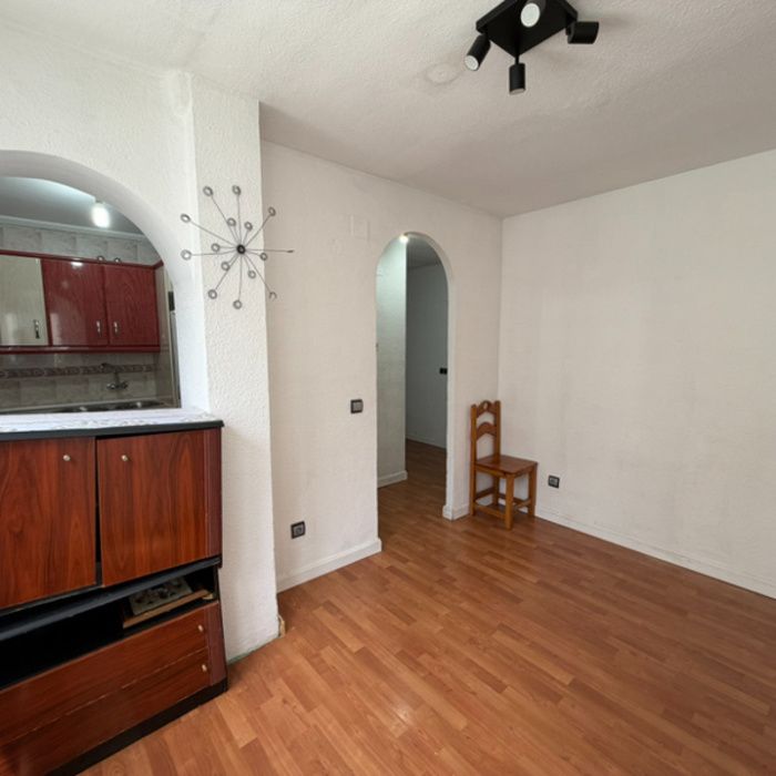 Piso Amplio con Club Social y Piscina