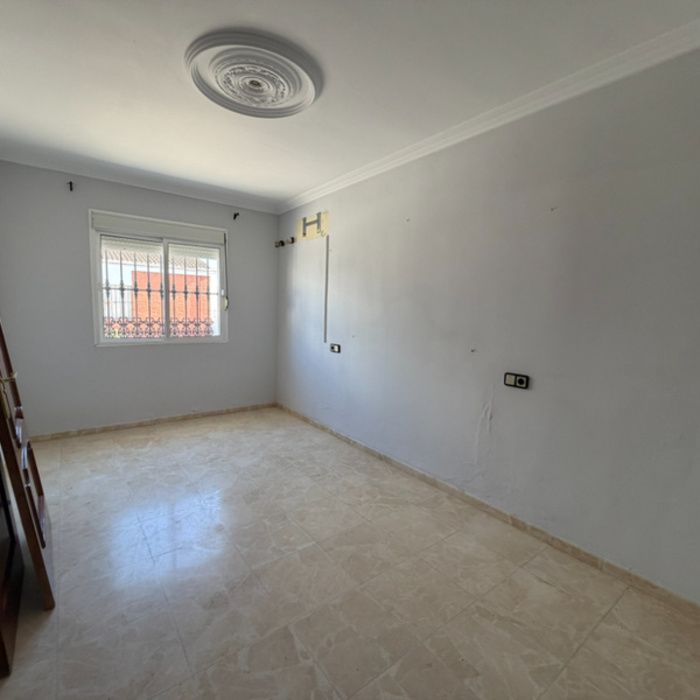 Gran Casa de Pueblo de esquina en venta en Maribáñez – ¡Sistema de Puja con Financiación 100%!