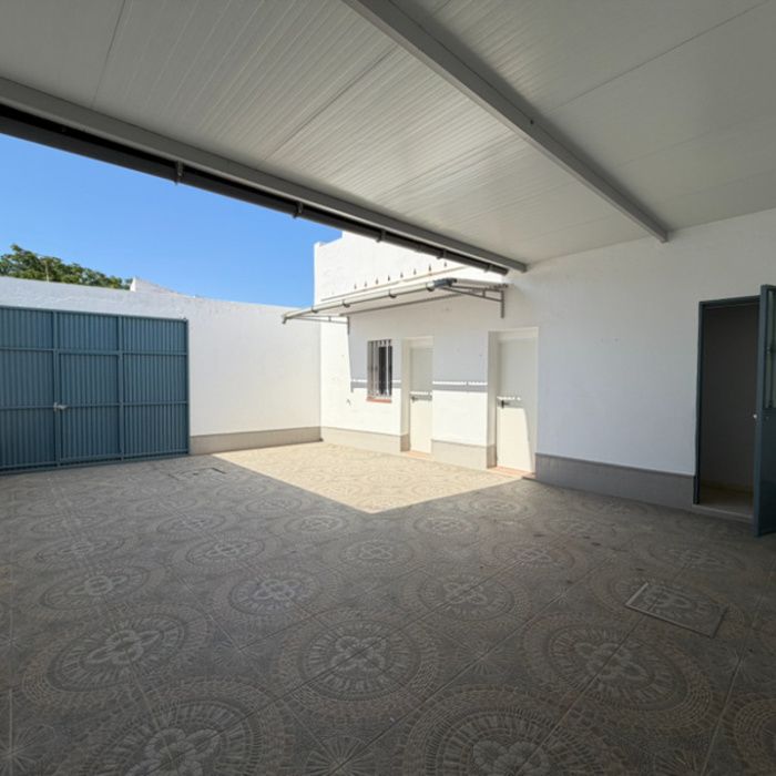 Gran Casa de Pueblo de esquina en venta en Maribáñez – ¡Sistema de Puja con Financiación 100%!
