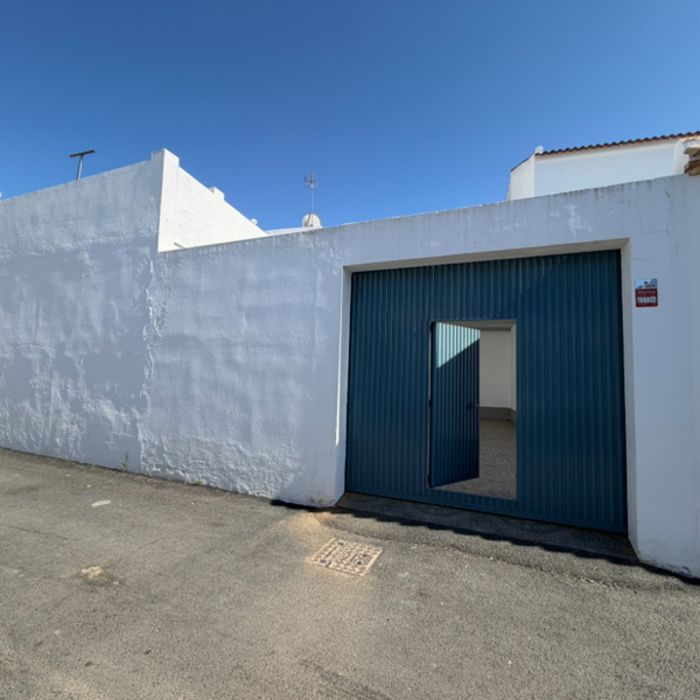 Gran Casa de Pueblo de esquina en venta en Maribáñez – ¡Sistema de Puja con Financiación 100%!